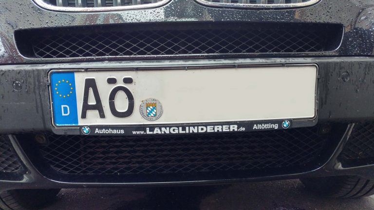 Wofür steht das Auto-Kennzeichen AÖ?