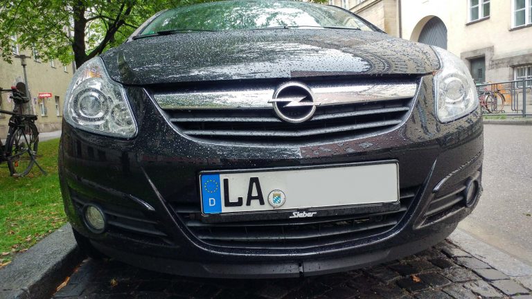 Wofür steht das Auto-Kennzeichen LA?