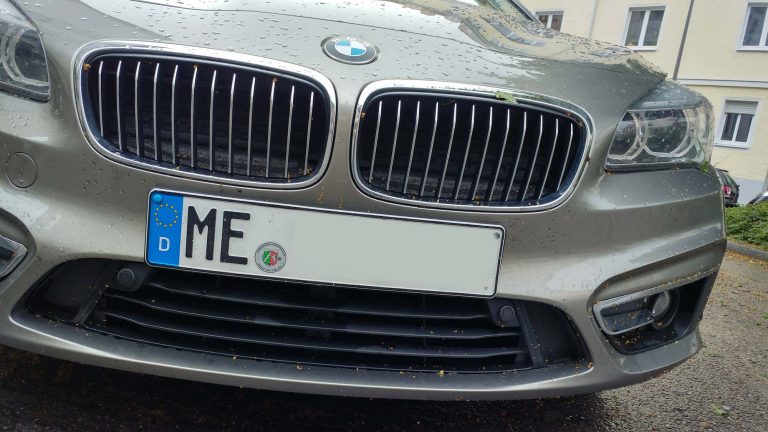 Auto mit dem Kennzeichen ME
