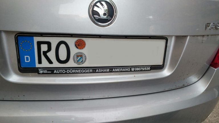 Wofür steht das Auto-Kennzeichen RO?