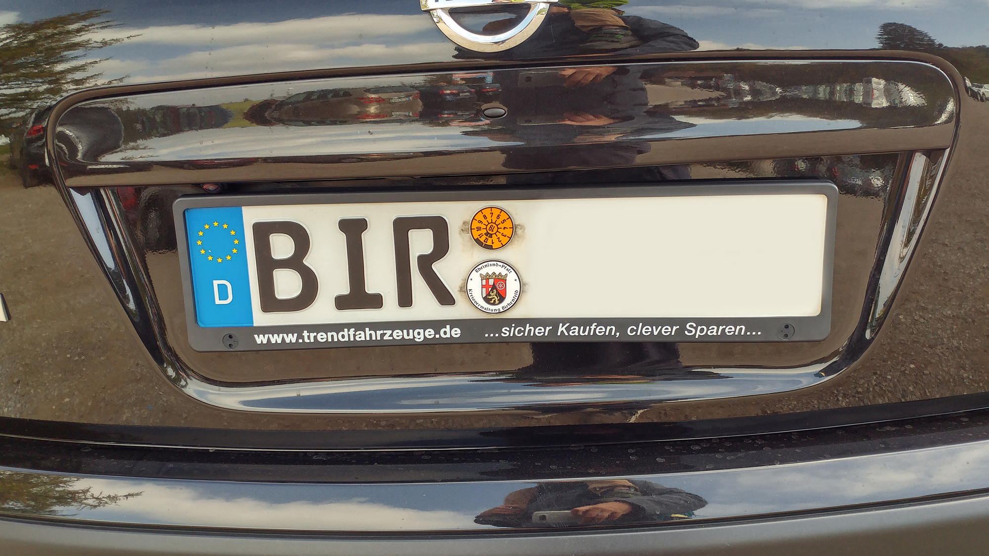 Auto mit dem Kennzeichen BIR