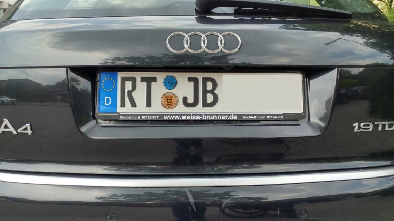 Auto mit dem Kennzeichen RT