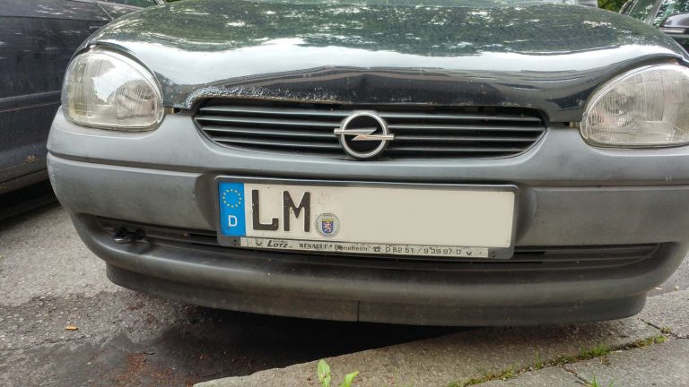 Auto mit dem Kennzeichen LM
