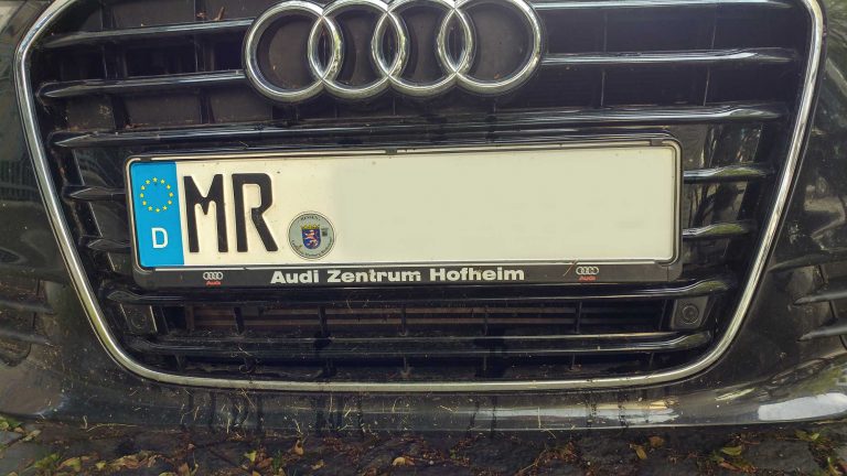 Auto mit dem Kennzeichen MR