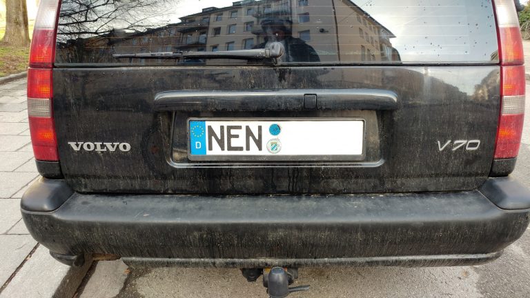 Auto mit dem Kennzeichen NEN
