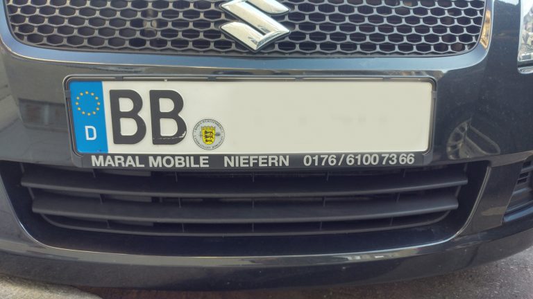 Auto mit dem Kennzeichen BB