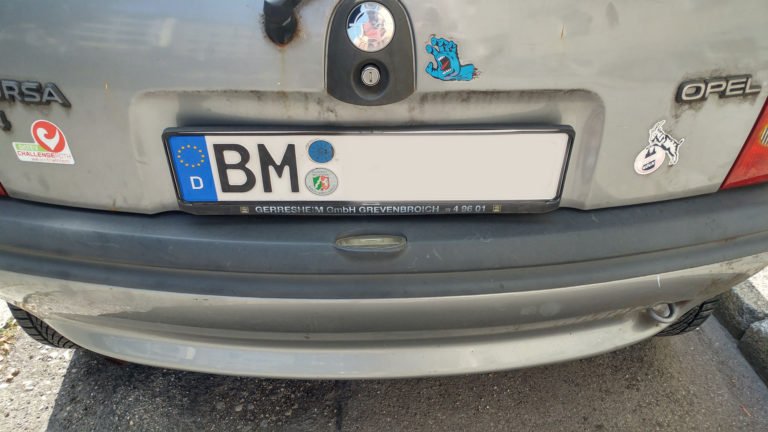 Kennzeichen BM an einem Auto