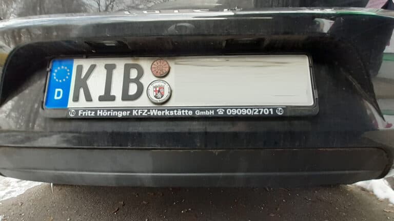 Wofür steht das Auto-Kennzeichen KIB?